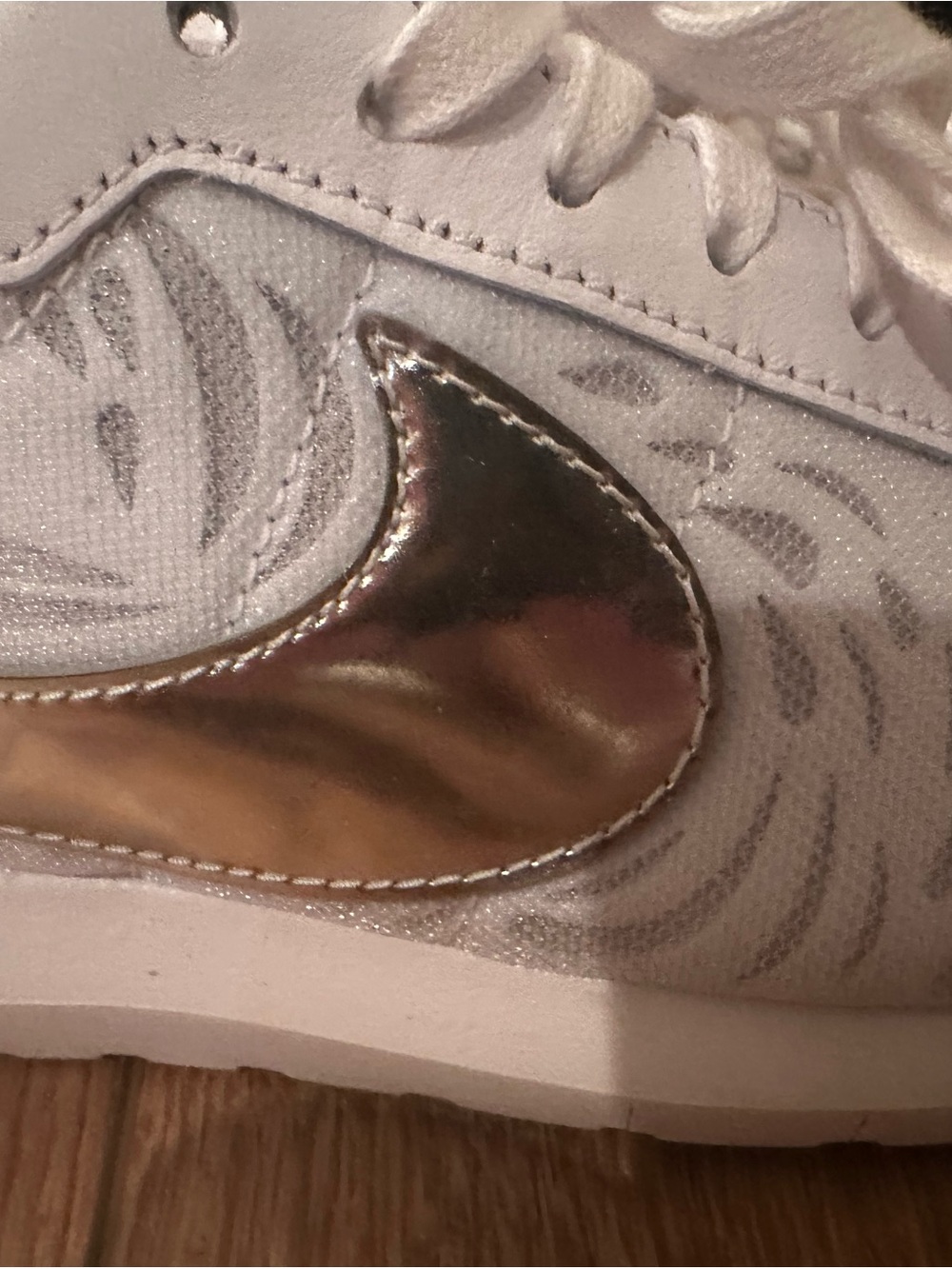 Nike Women’s White Sneakers with Metallic Silver Swoosh. Serena Williams size 7